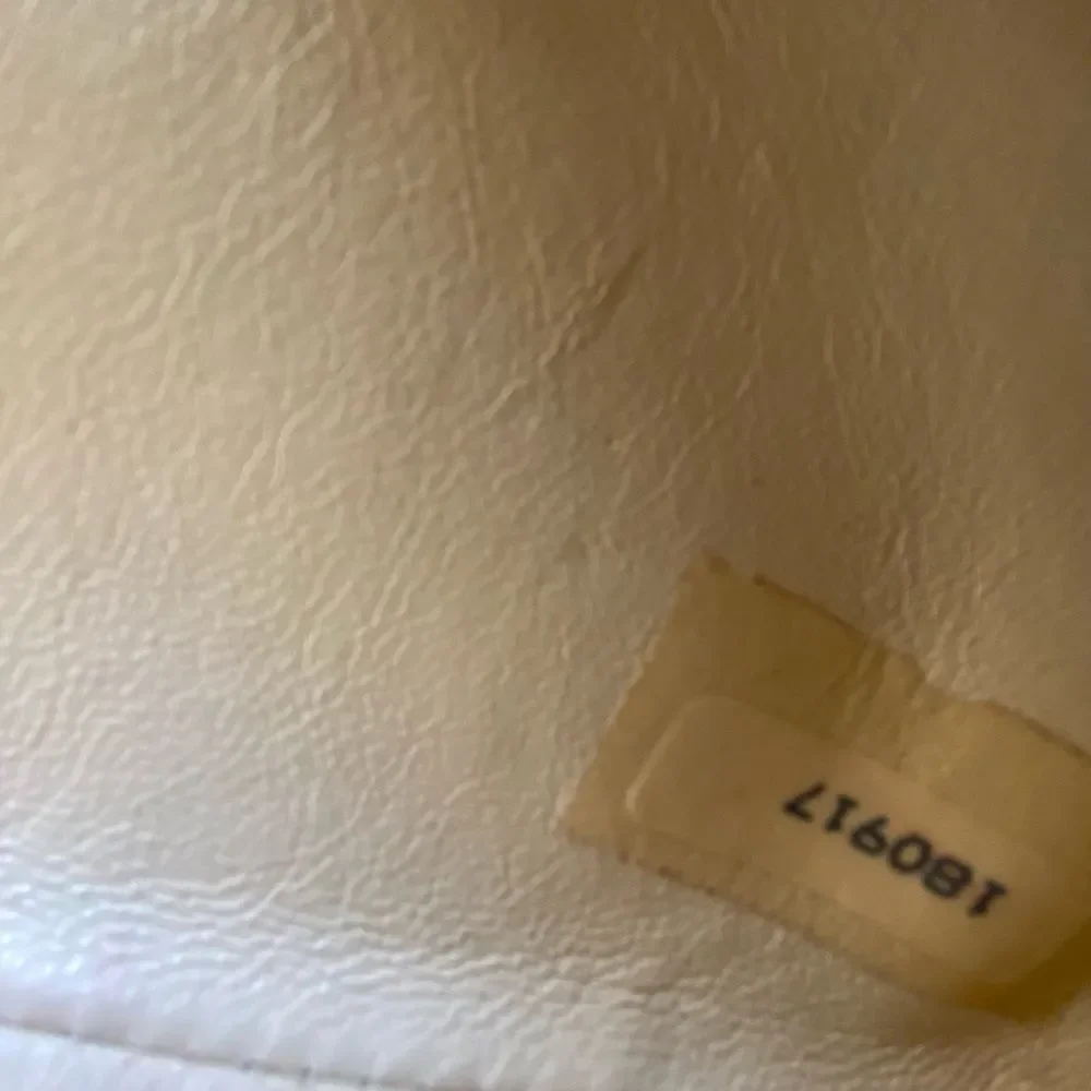 Vintage CHANEL Lambskin Cross Body Bag Cream / Gold Hardware